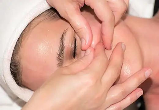 Masaje facial Kobido en Sempre Bella