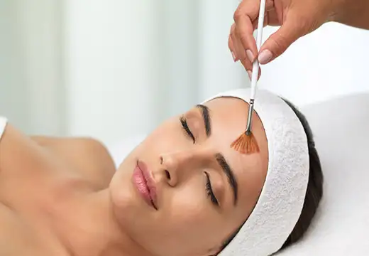 Peeling químico facial en cabina